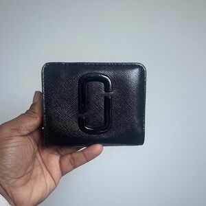 Marc Jacobs Snapshot Black Textured Leather Zip Wallet with Double-J Plaque